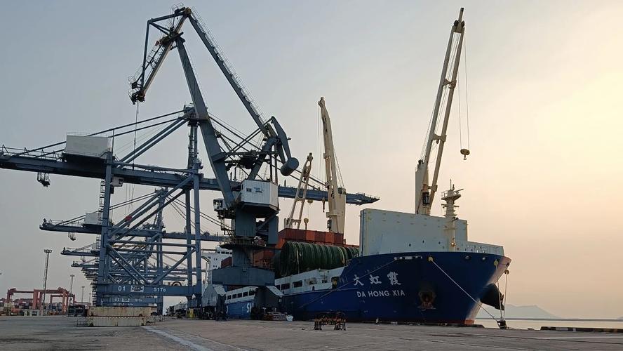 契机,对外大力宣传港口外贸出口优势,对内狠抓装卸品质,提升港口服务